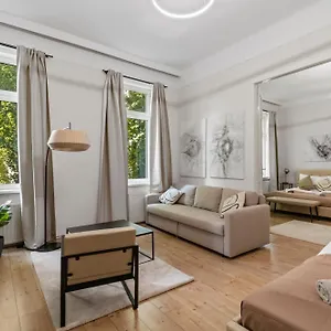 stylish-apartment-next-to-schloss-belvedere.vienna-besthotels.com/